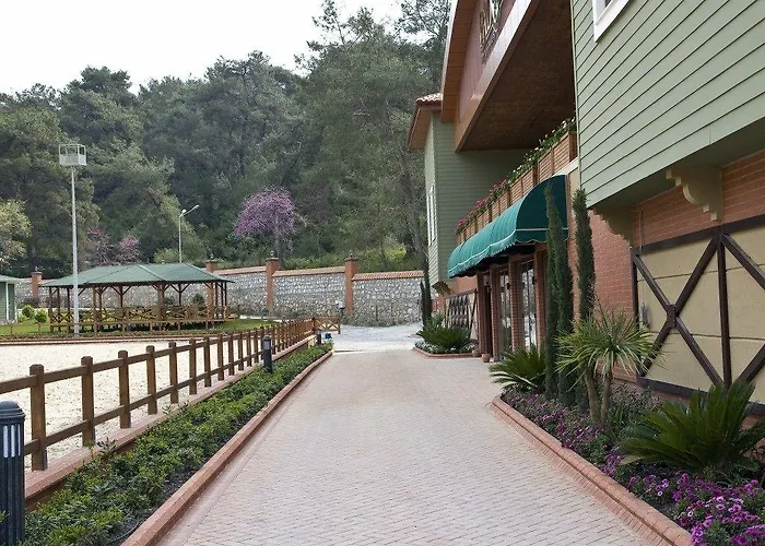 Padok Premium & Stables Hotel 4*