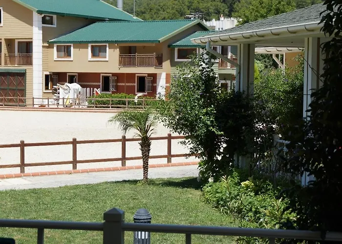 Hotel Padok Premium & Stables 4*