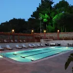 Padok Premium & Stables Hotel