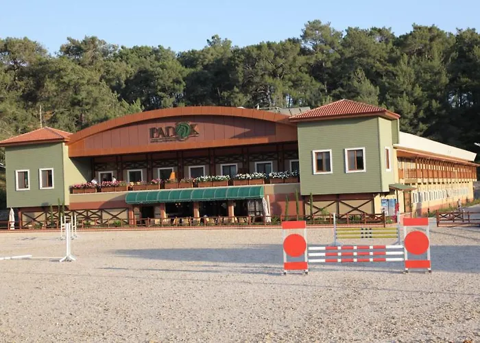 מלון Padok Premium & Stables
